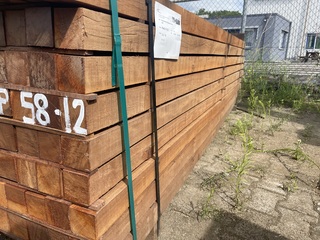 Ca. 67x Massaranduba Palen Fijnbezaagd, 60x60mm, lengte 305cm